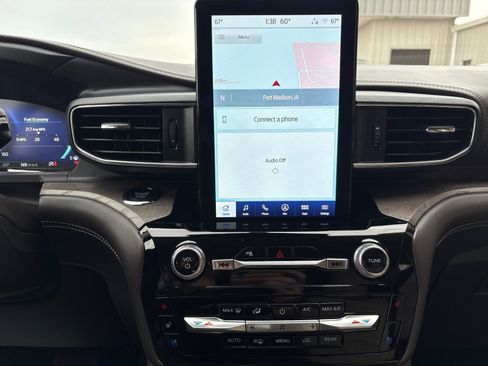 Used 2024 Ford Explorer Platinum w/ Technology Package image 21