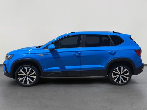 Certified 2024 Volkswagen Taos SE FWD image 2