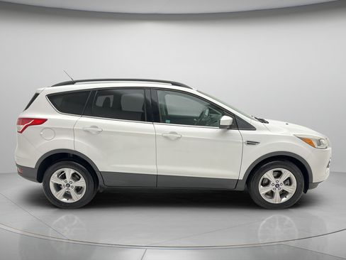 Used 2016 Ford Escape SE w/ Equipment Group 201A AWD/4WD image 3