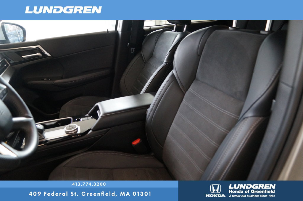 Used 2025 Mitsubishi Outlander AWD image 14