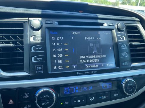 Used 2018 Toyota Highlander Limited FWD image 16