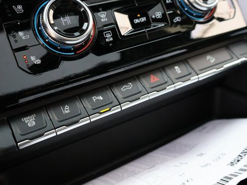 New 2026 GMC Sierra 3500 Denali w/ Denali Reserve Package image 36