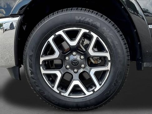 Used 2025 RAM 1500 Laramie AWD/4WD image 36