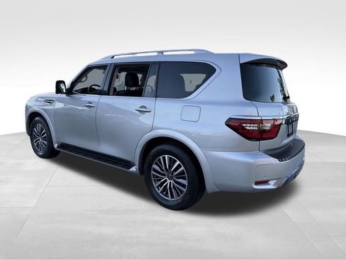 Used 2024 Nissan Armada SL w/ Captain's Chairs Package image 5