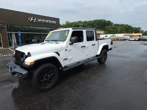 Used 2022 Jeep Gladiator Sport AWD/4WD image 1