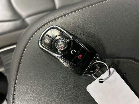 Used 2024 Buick Enclave Essence image 22