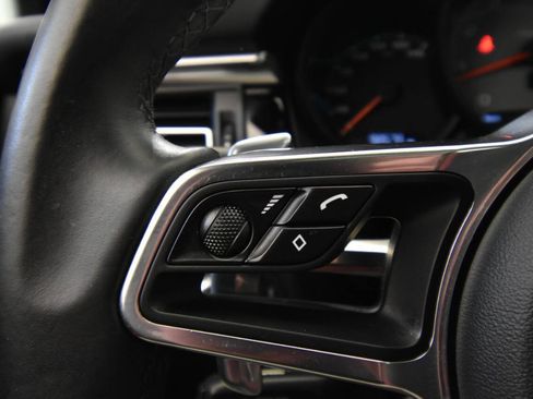 Used 2020 Porsche Macan S image 25
