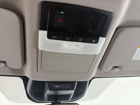 Certified 2025 Nissan Rogue SV image 30