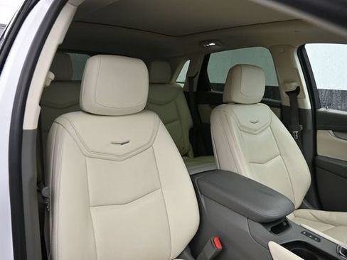 Used 2017 Cadillac XT5 Luxury w/ Advanced Security Package AWD/4WD image 11