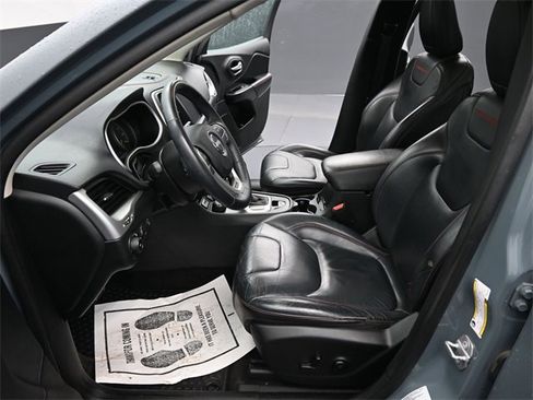 Used 2015 Jeep Cherokee Trailhawk w/ Comfort/Convenience Group image 15