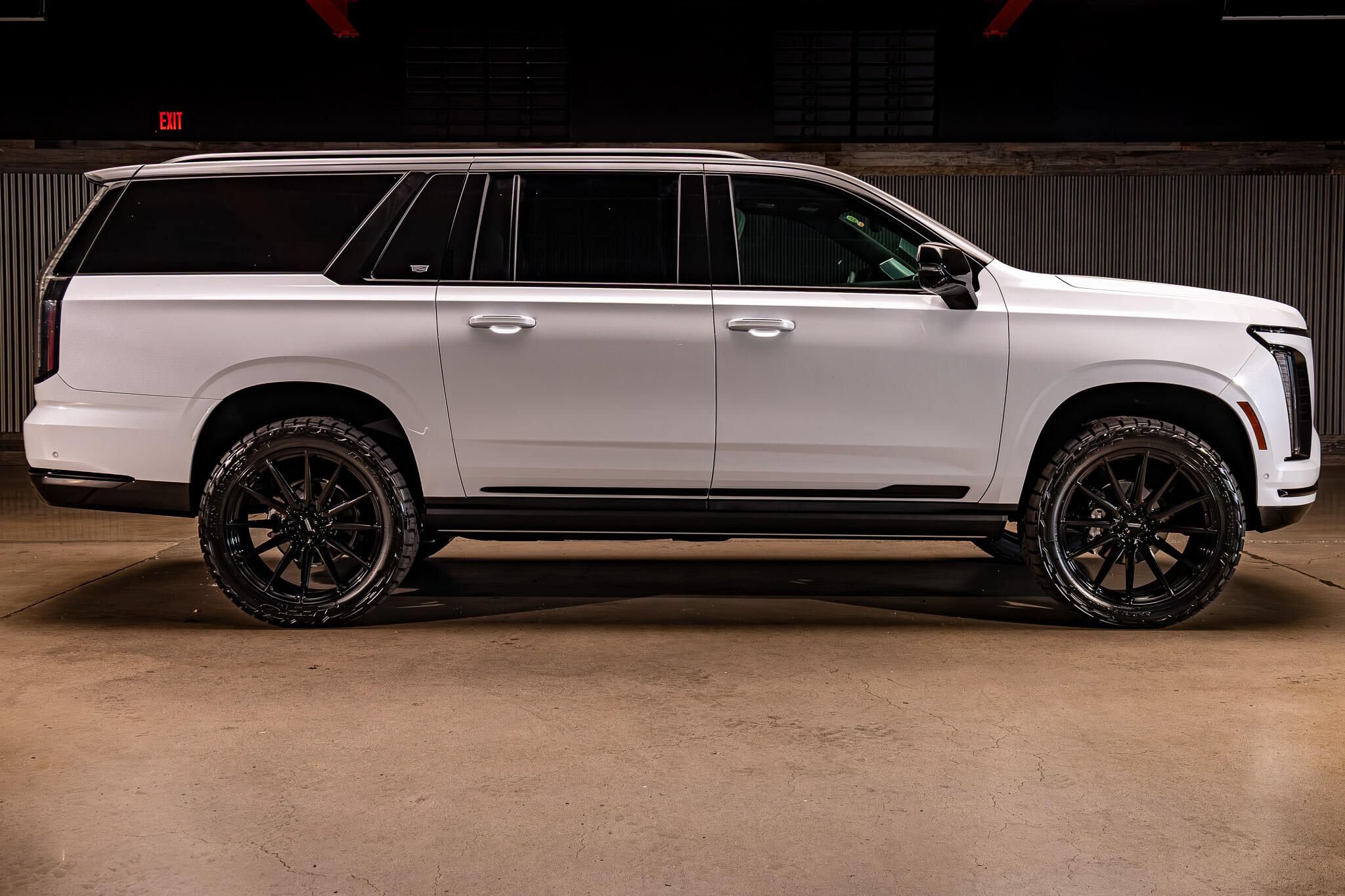 Used 2026 Cadillac Escalade ESV Platinum Sport w/ LPO, ONYX Package AWD/4WD image 11