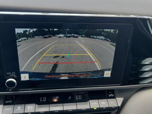 Used 2025 Toyota Camry SE FWD image 18