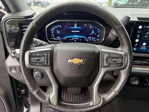 Used 2022 Chevrolet Silverado 1500 LT AWD/4WD image 16