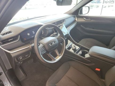 Certified 2025 Jeep Grand Cherokee Laredo w/ Luxury Tech Group I RWD image 22
