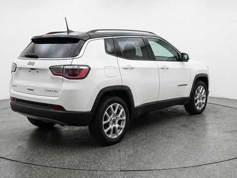 Used 2025 Jeep Compass Limited AWD/4WD image 9