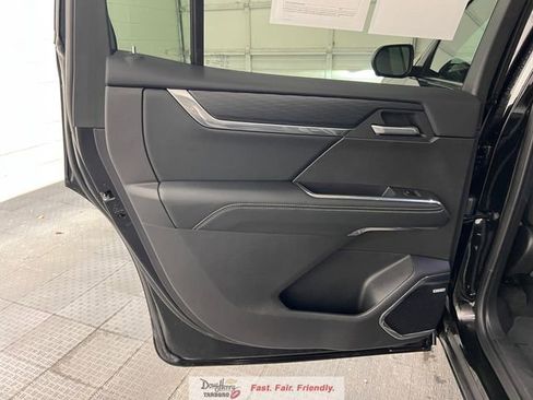 Used 2025 GMC Acadia Elevation image 30