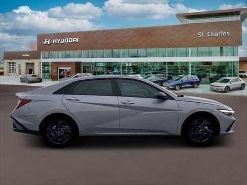 Used 2026 Hyundai Elantra Sport FWD image 9