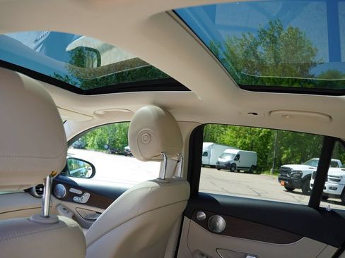 Used 2020 Mercedes-Benz GLC 300 4MATIC image 18