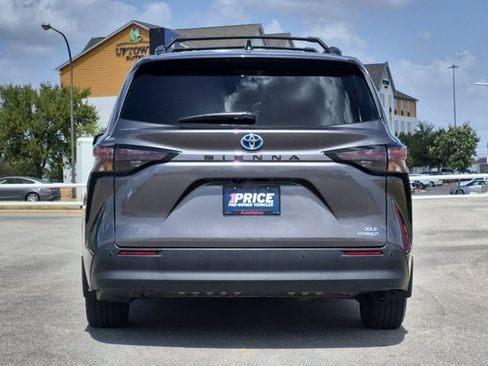 Used 2024 Toyota Sienna XLE FWD image 7