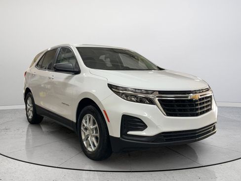 Used 2024 Chevrolet Equinox LS w/ LS Convenience Package FWD image 1