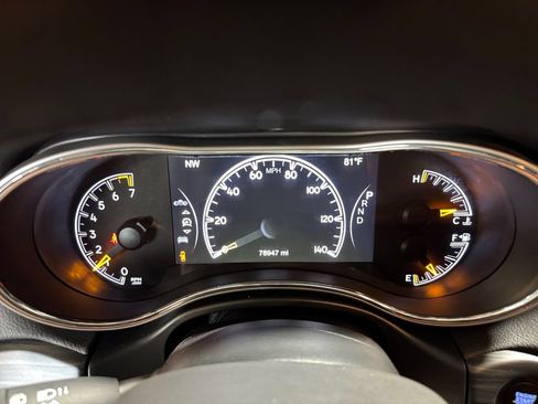 Used 2021 Jeep Grand Cherokee Laredo X AWD/4WD image 16