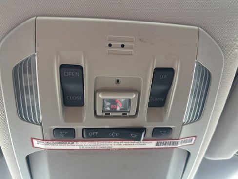 Used 2020 Toyota Highlander XLE image 32