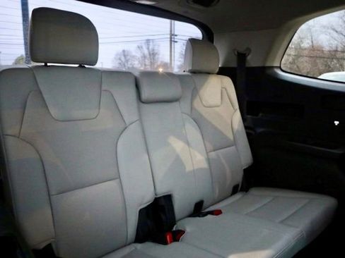 Used 2022 Kia Telluride S image 37