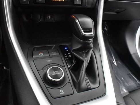 Used 2023 Toyota RAV4 SE w/ Convenience Package AWD/4WD image 16