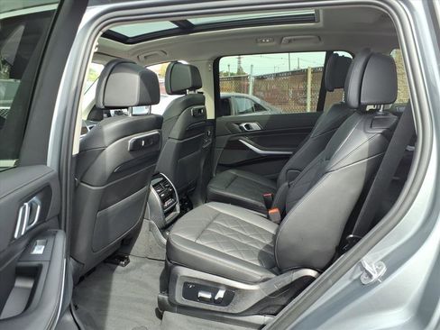 Used 2023 BMW X7 xDrive40i w/ Parking Assistance Package image 17
