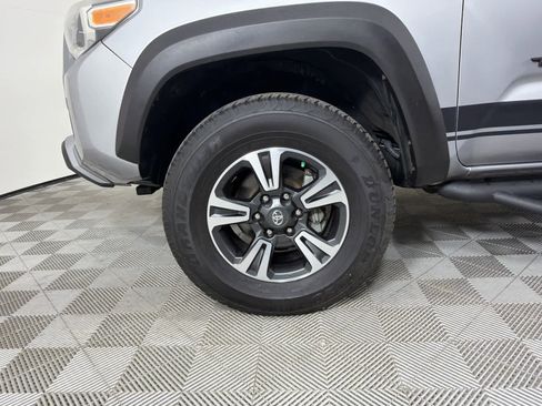 Used 2019 Toyota Tacoma TRD Sport image 10