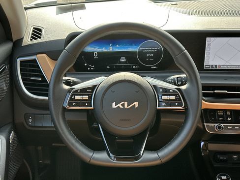 Used 2024 Kia Seltos SX w/ SX Sunroof Package image 25