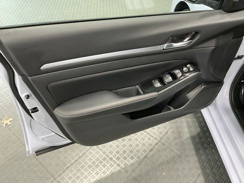 Used 2024 Nissan Altima 2.5 SR w/ SR Premium Package image 25