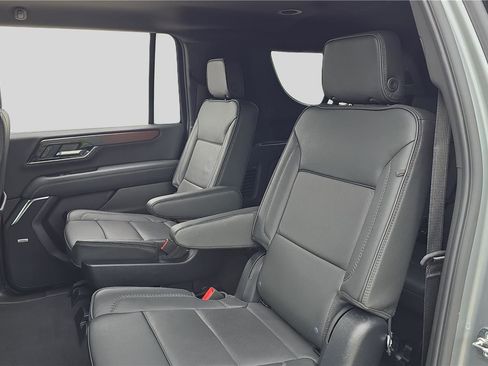 Used 2025 GMC Yukon XL Denali AWD/4WD image 18