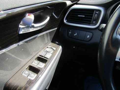 Used 2019 Kia Sorento S AWD/4WD image 18