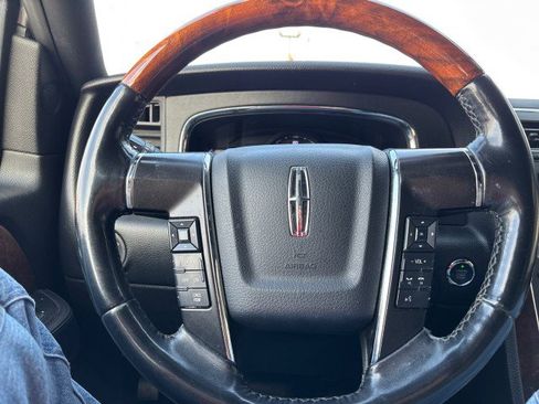 Used 2016 Lincoln Navigator Select image 13