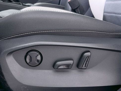 Used 2025 Volkswagen Taos SEL image 12