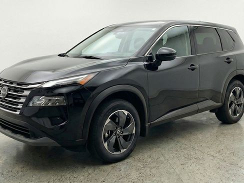 Used 2025 Nissan Rogue SV AWD/4WD image 3