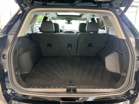 Used 2024 GMC Terrain Denali w/ Denali Premium Package AWD/4WD image 7