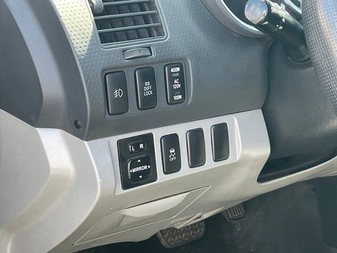 Used 2015 Toyota Tacoma PreRunner image 6