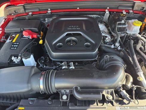 Used 2025 Jeep Wrangler Unlimited Sahara w/ Safety Group image 36