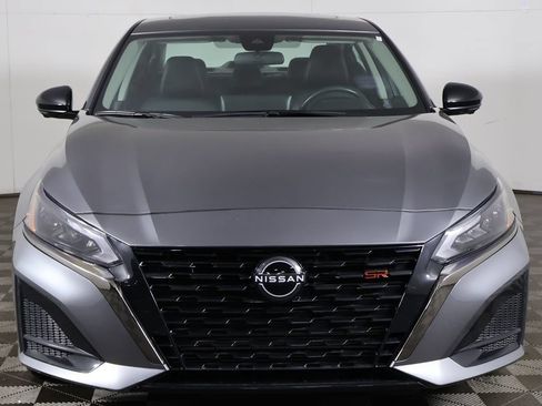 Used 2023 Nissan Altima 2.0 SR FWD image 12