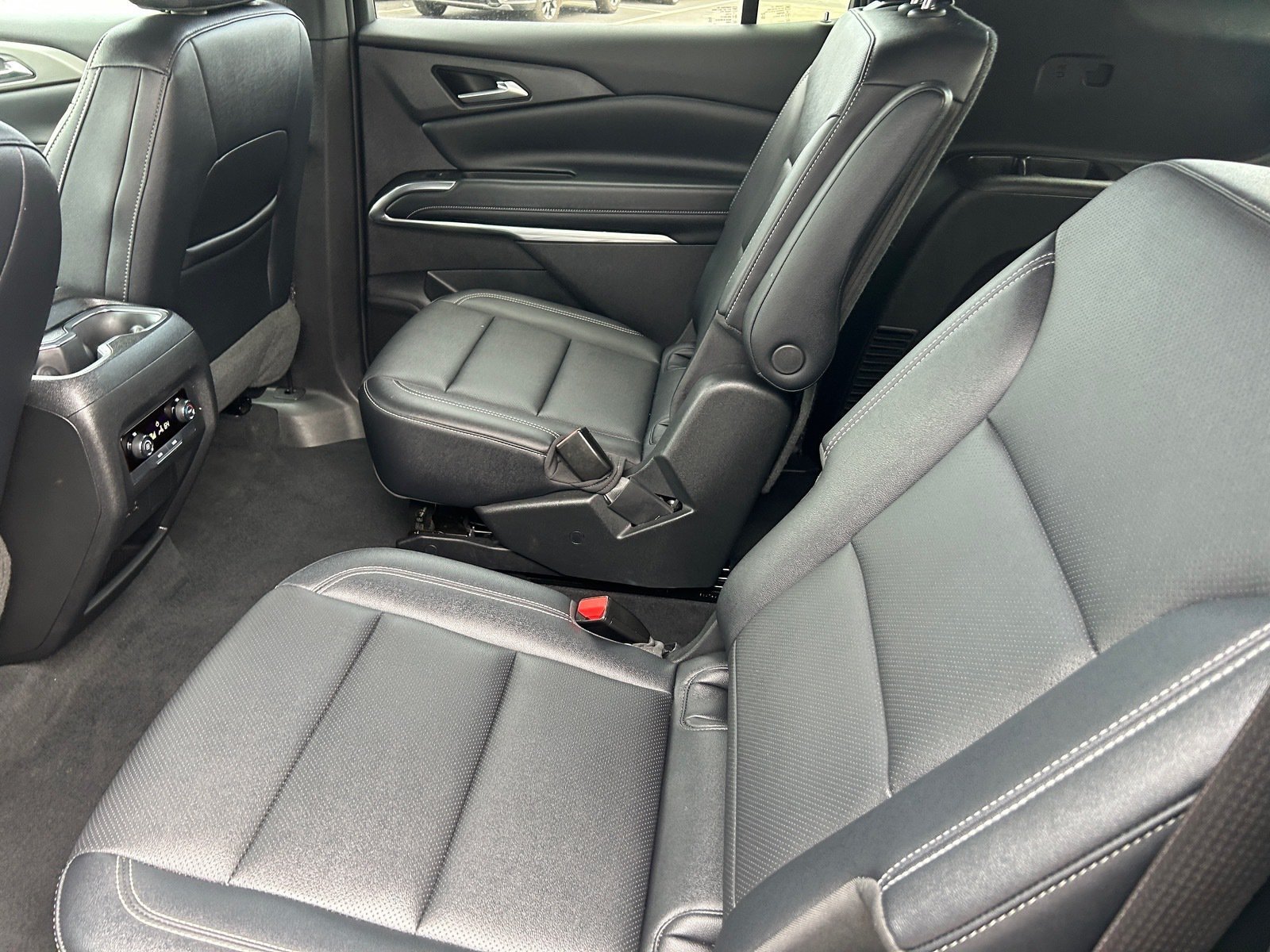 Used 2025 Chevrolet Traverse LT AWD/4WD image 18