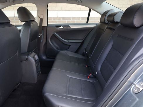 Used 2017 Volkswagen Jetta SE FWD image 19