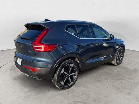 Used 2019 Volvo XC40 T5 Inscription image 6