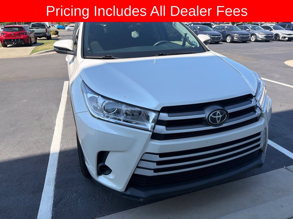 Used 2017 Toyota Highlander LE FWD image 2