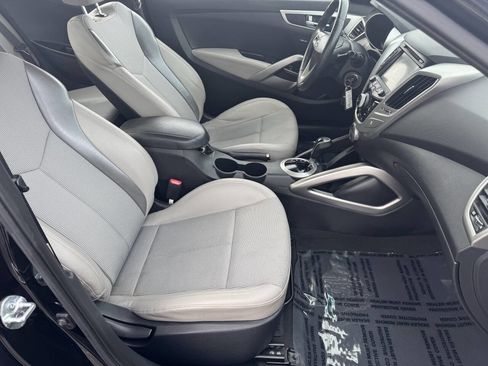 Used 2013 Hyundai Veloster w/ Style Pkg image 22