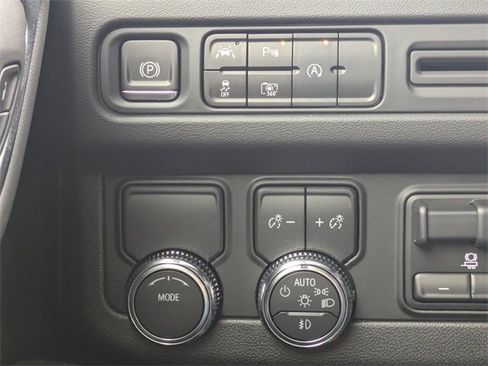 Used 2024 GMC Yukon SLT w/ SLT Luxury Package image 28