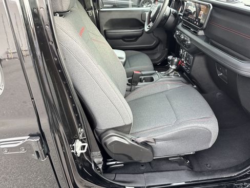 Used 2024 Jeep Wrangler Rubicon image 16