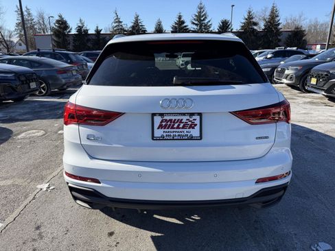 Used 2023 Audi Q3 2.0T Premium Plus w/ Premium Plus Package image 5