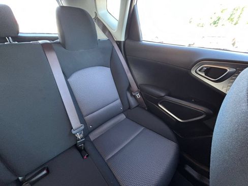 Used 2025 Kia Soul LX w/ LX Technology Package FWD image 35